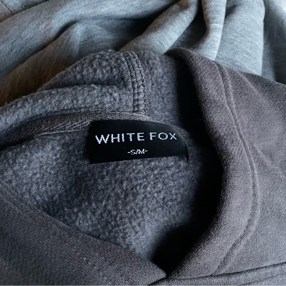 White Fox Boutique 🩶 gray hoodie - Picture 3 of 3